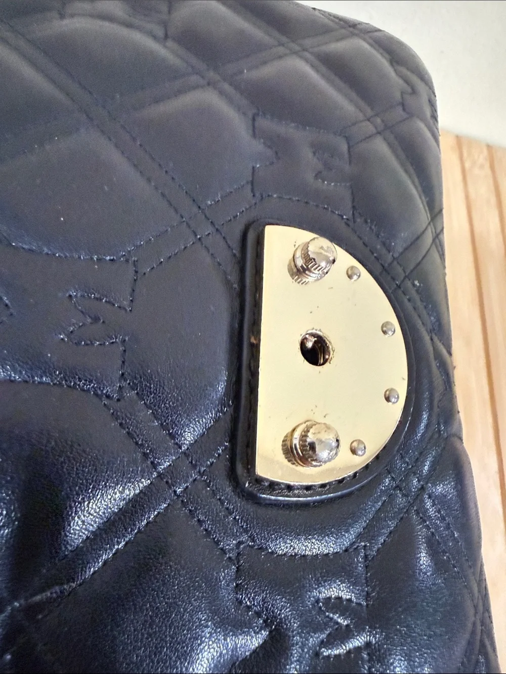 MetroCity Black Quilted Crossbody Bag MetroCity shoulder bag Signature Lock
